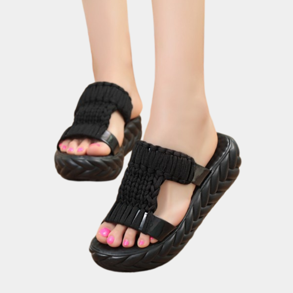 Lia - Modische Sommersandalen mit Flechtmuster